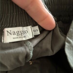 Very beautiful kaki skirt high elastic waist front bottom